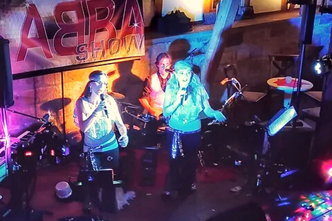 © Business & Weekend