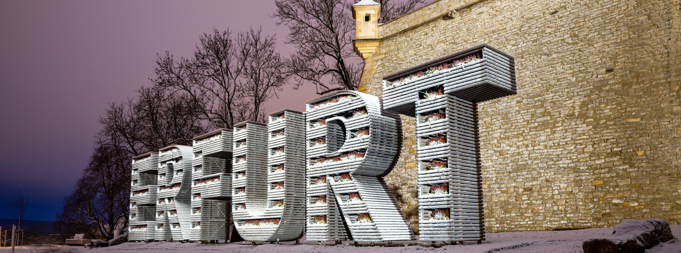 Erfurt Schriftzug bei Nacht