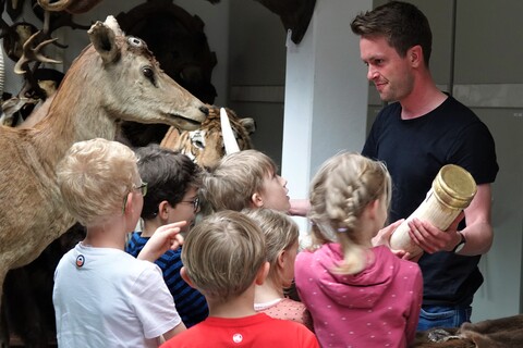 Grundschüler zu Besuch bei einem Naturwissenschaftler (2).JPG